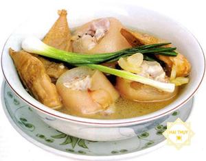 Canh giò hầm măng với mong muốn đủ đầy